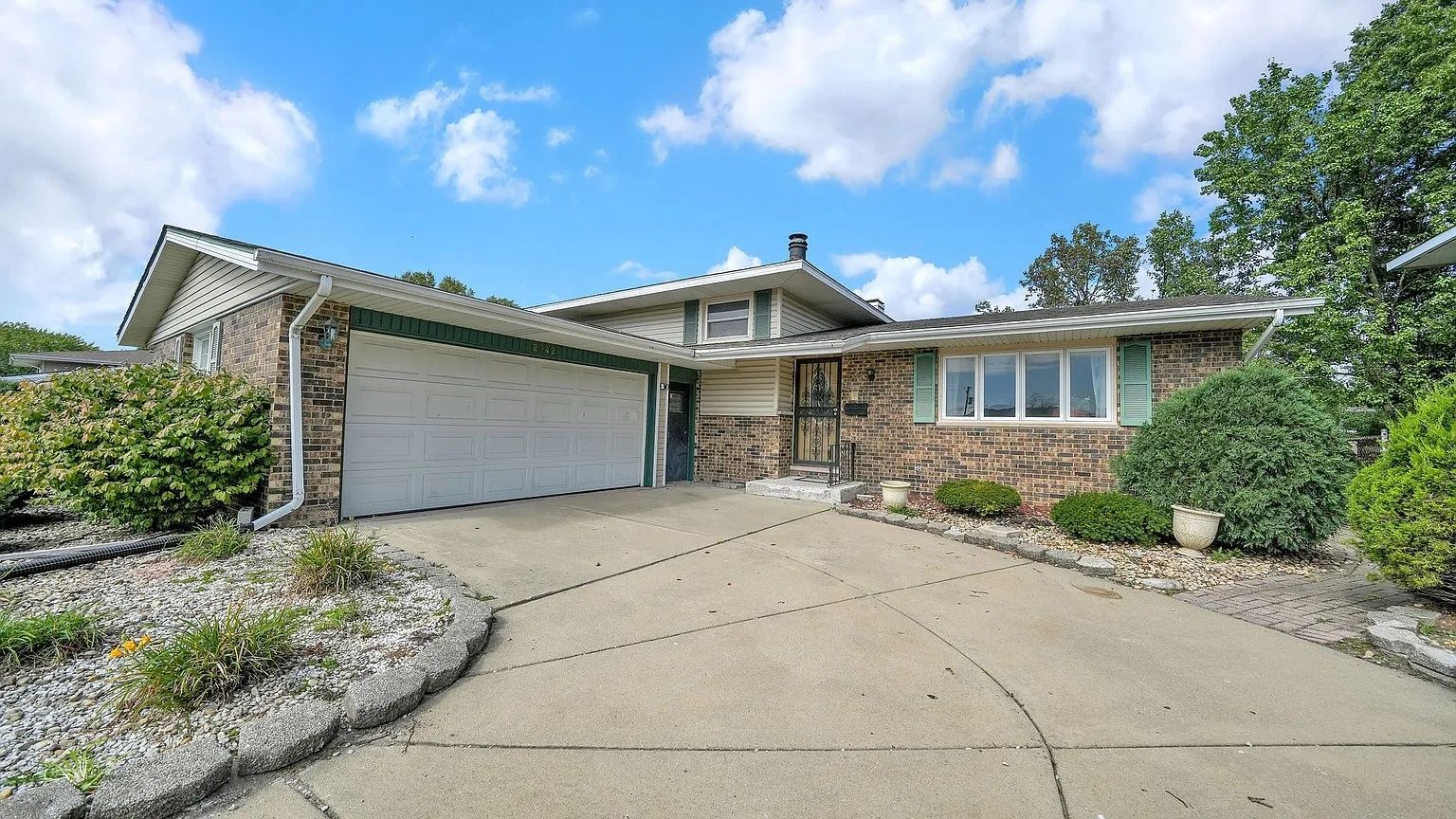2942 193rd Street — Lansing, IL 60438