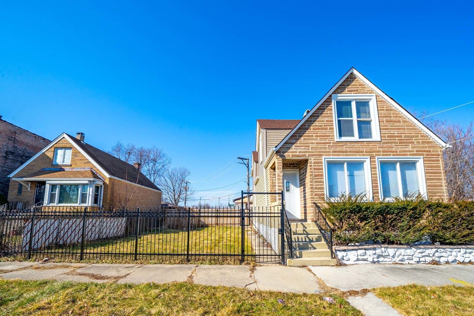 8616 S Emerald Avenue — Chicago, IL 60620