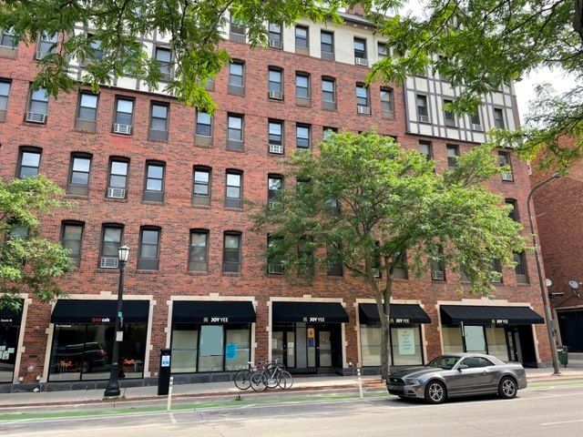 523 Davis Street, Evanston, IL 60201