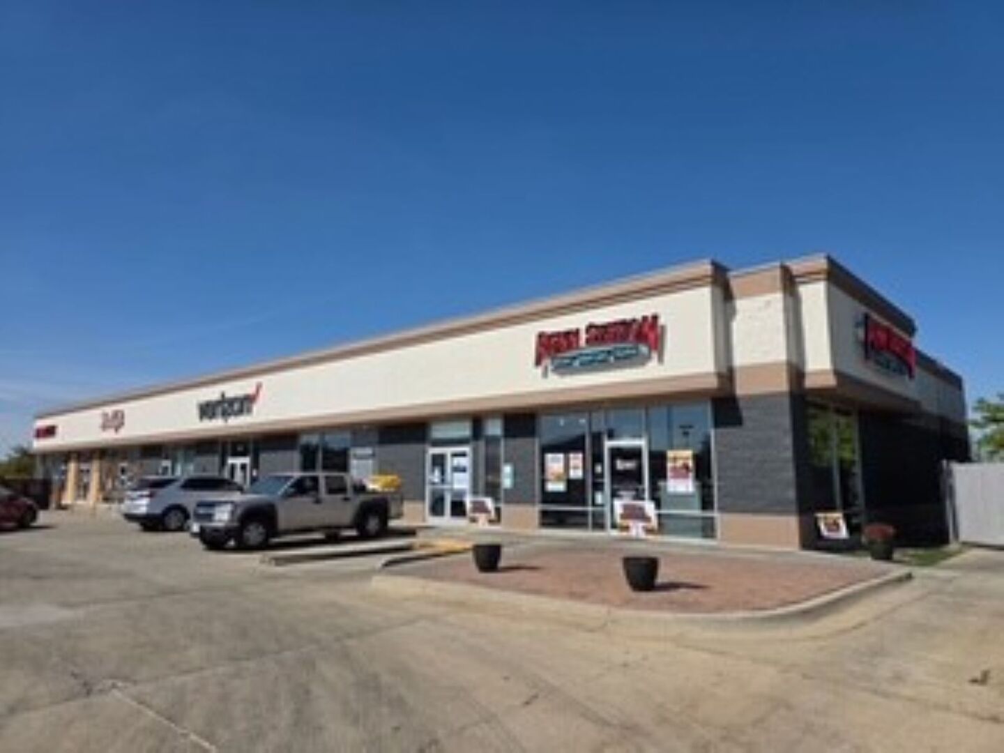 908 W Town Center Boulevard — Champaign, IL 61822