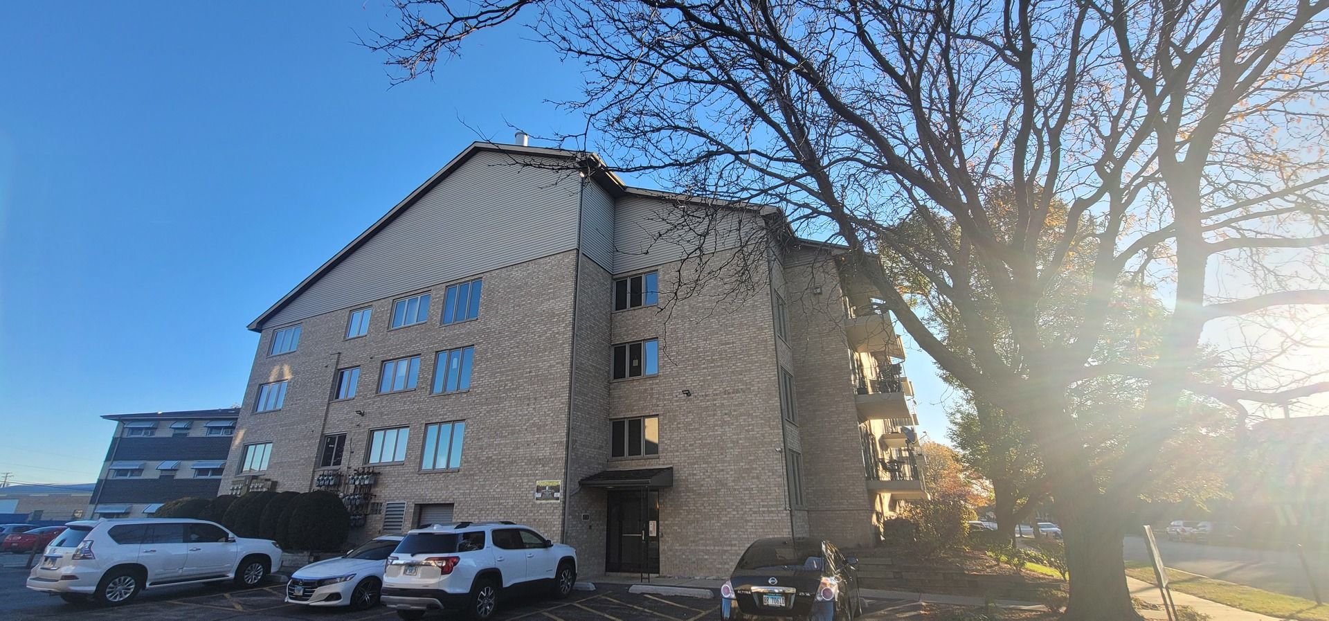 4530 W 93rd Street #2B — Oak Lawn, IL 60453