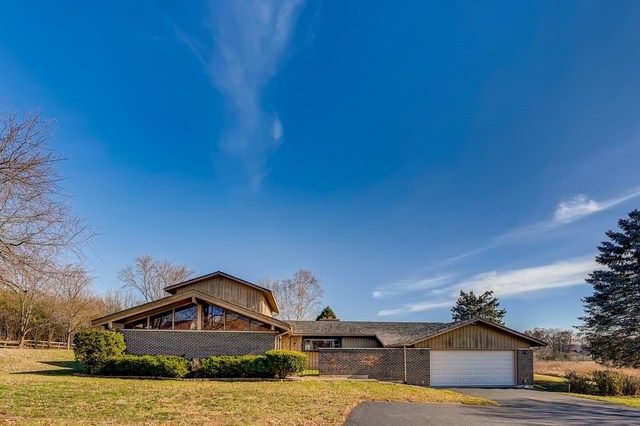 250 Crozier Drive — Grayslake, IL 60030