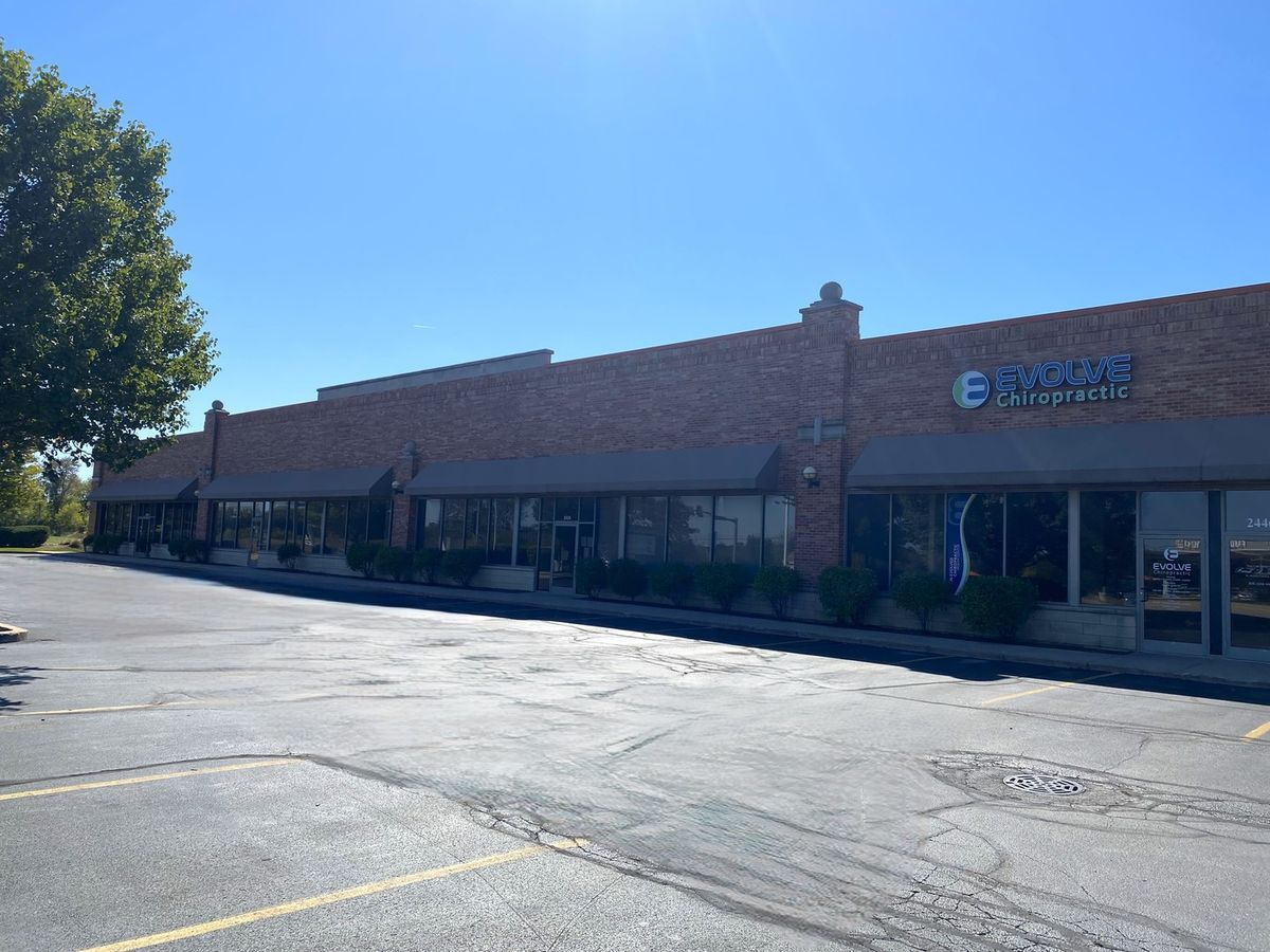 2424 Lake Shore Drive, Woodstock, IL 60098