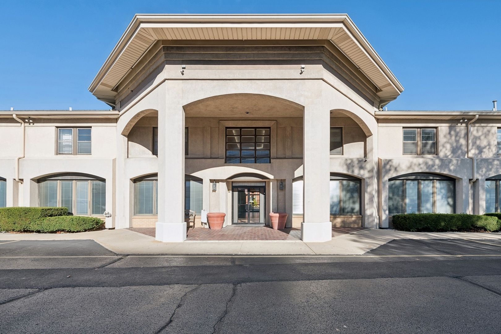1600 W Dempster Street — Park Ridge, IL 60068