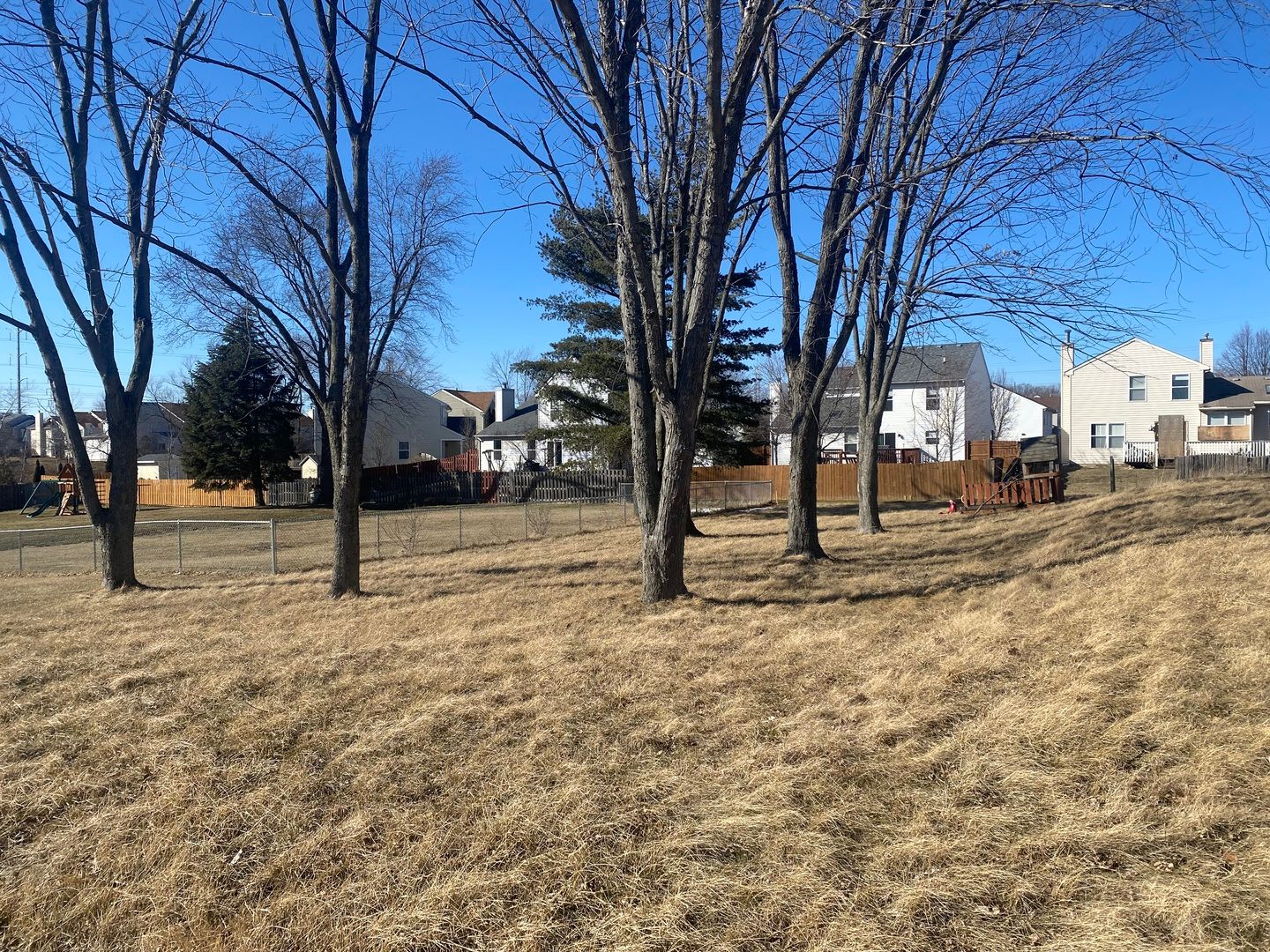 2810 W Atlantic Avenue — Waukegan, IL 60085