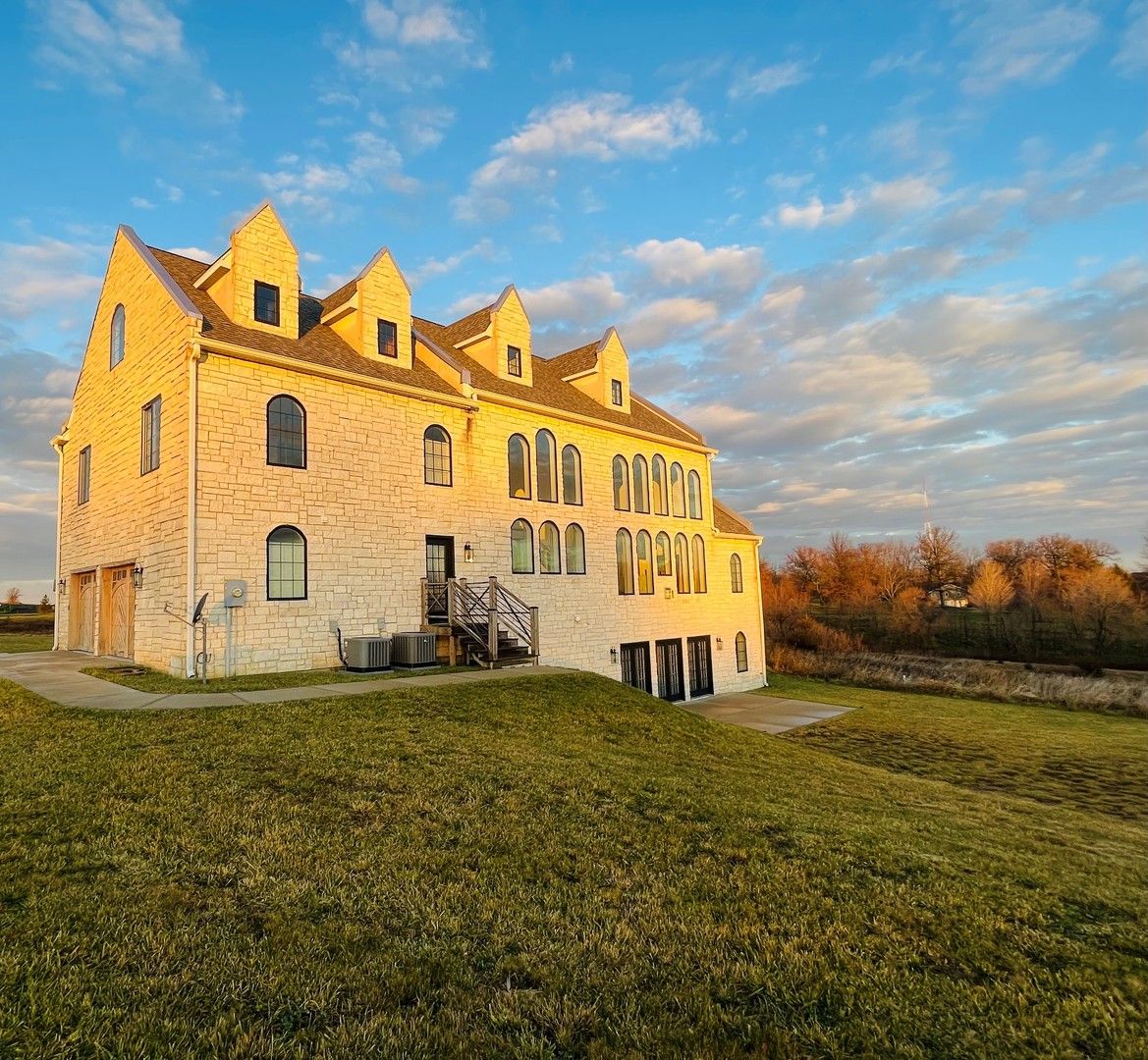 16810 Springfield Road, Pekin, IL 61554