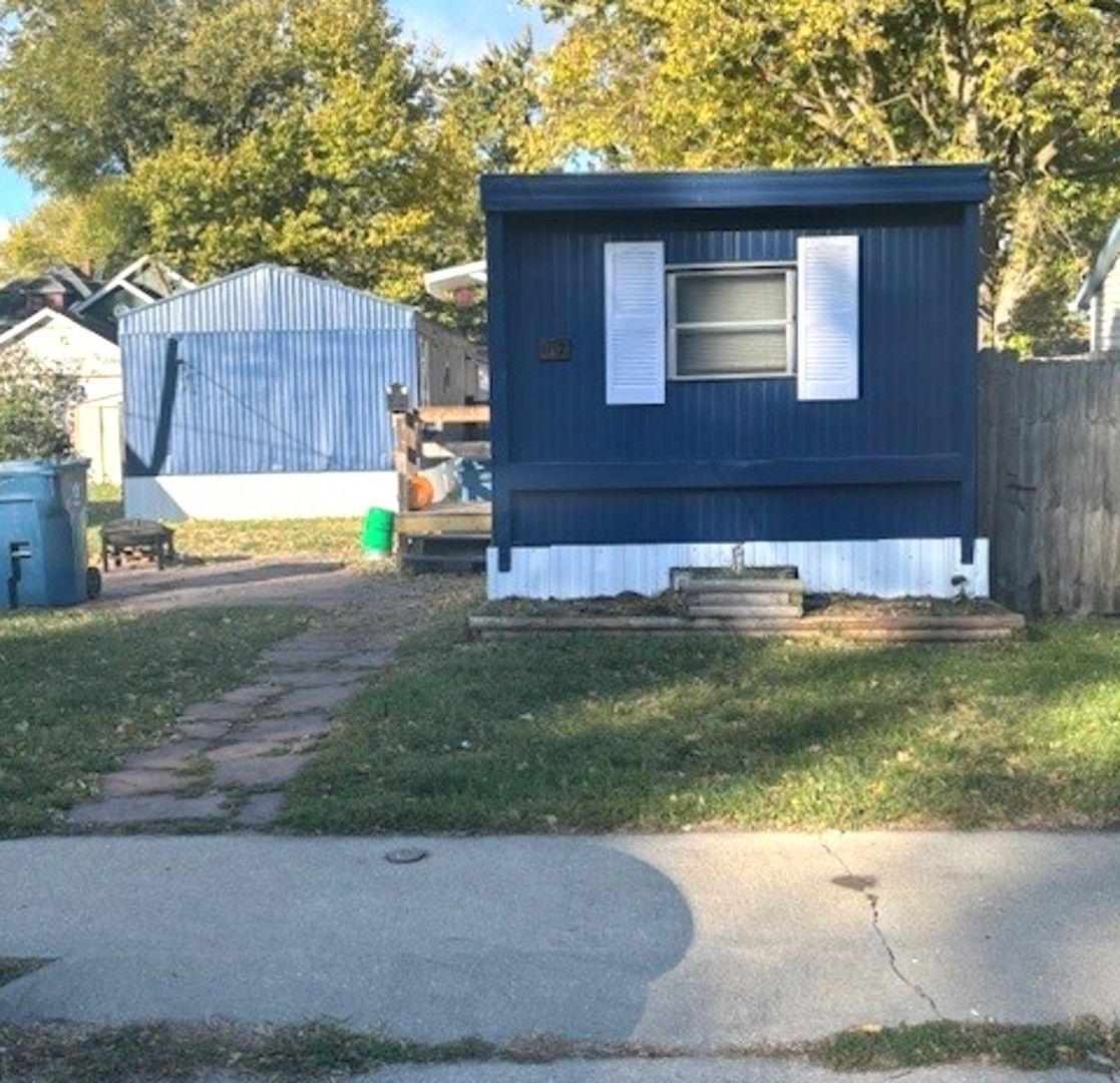 1112 & 1112 1/2 BUTLER Street — Morris, IL 60450