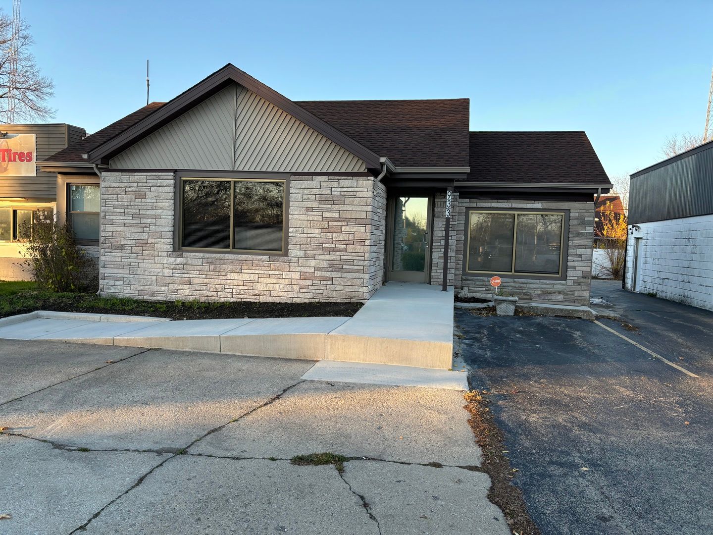 933 W Jefferson Street — Joliet, IL 60435