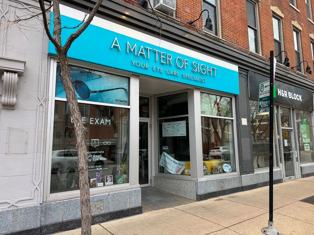2210 N Clark Street — Chicago, IL 60614