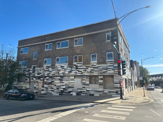 9901 S Ewing Avenue — Chicago, IL 60617