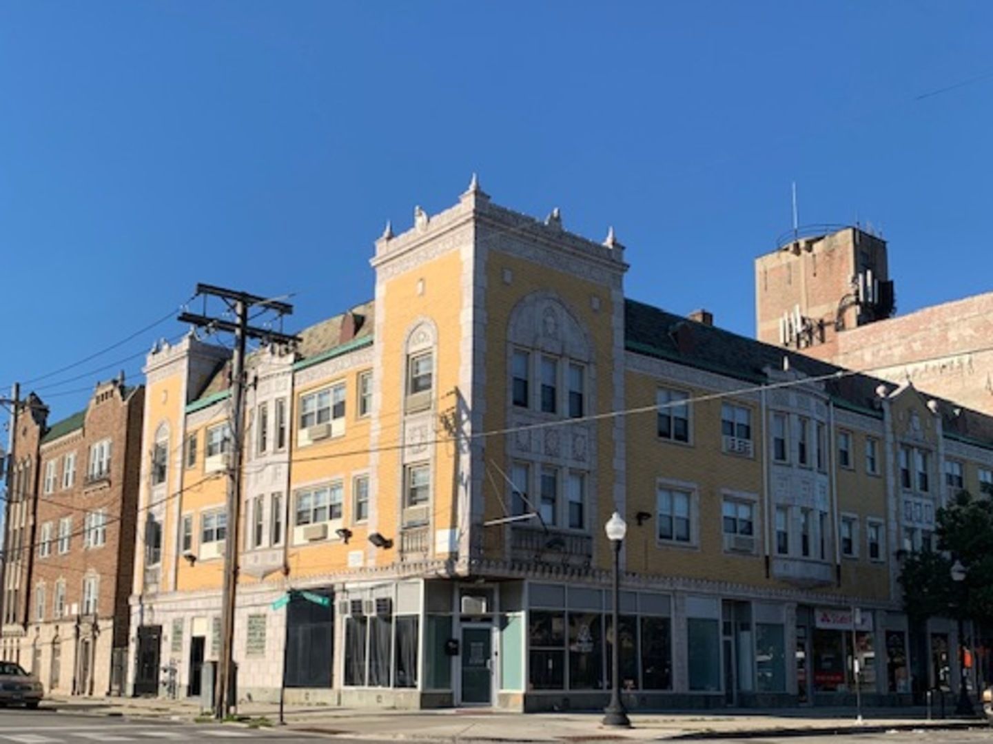 5937 W Madison Street — Chicago, IL 60644