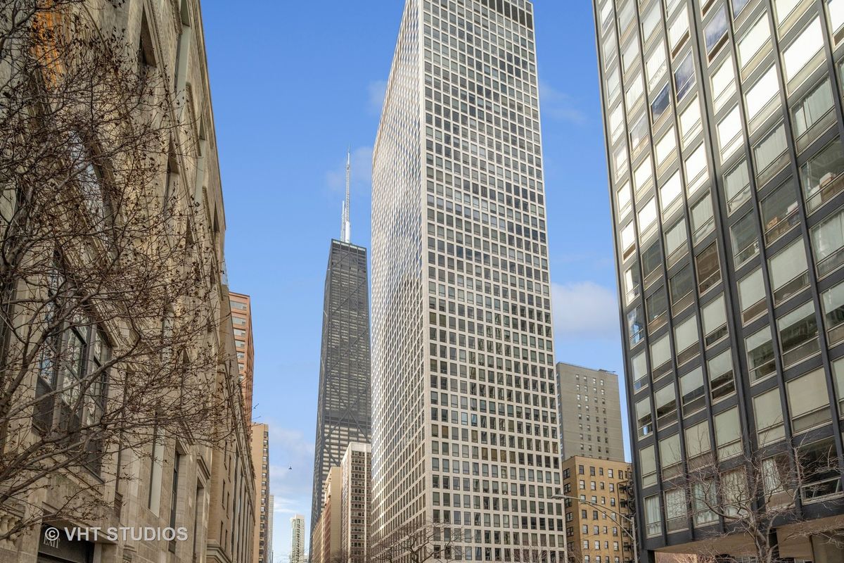 260 Chestnut Street, Chicago, IL 60611
