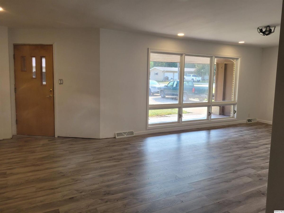 3 Lynn Rose Heights, Mt. Sterling, IL 62353