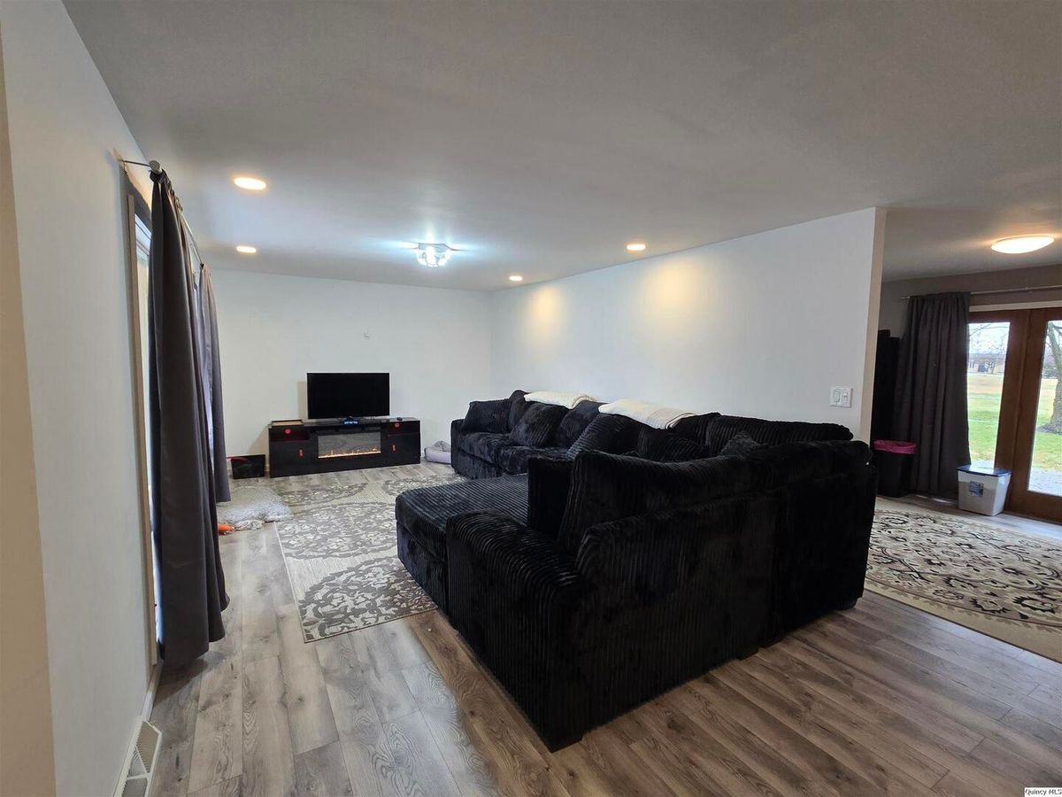 3 Lynn Rose Heights, Mt. Sterling, IL 62353