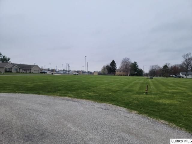 #8 Russell Court — Carthage, IL 62321-1258