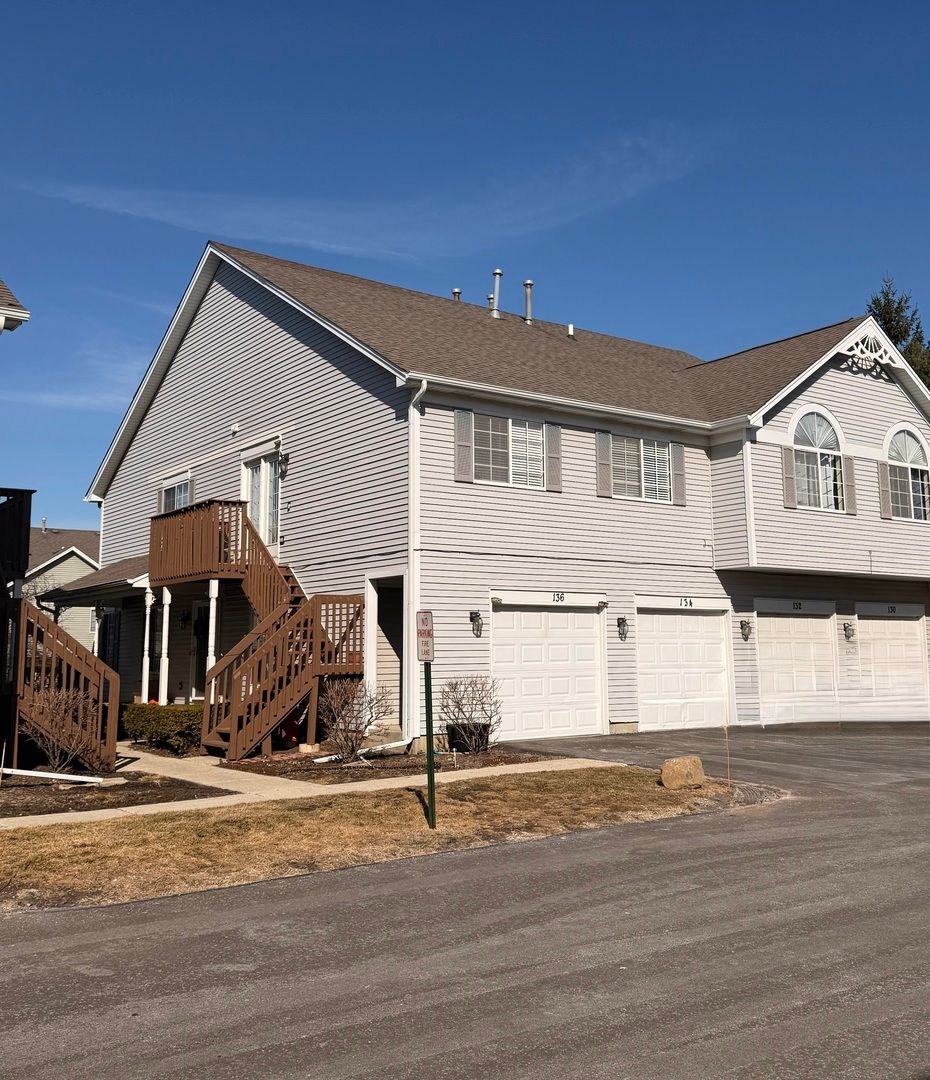 136 Village Creek Drive, Lake In The Hills, IL 60156