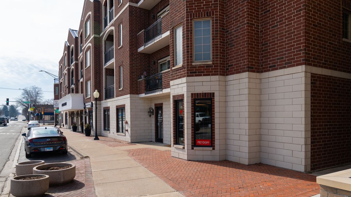 36 Cass Avenue, Westmont, IL 60559