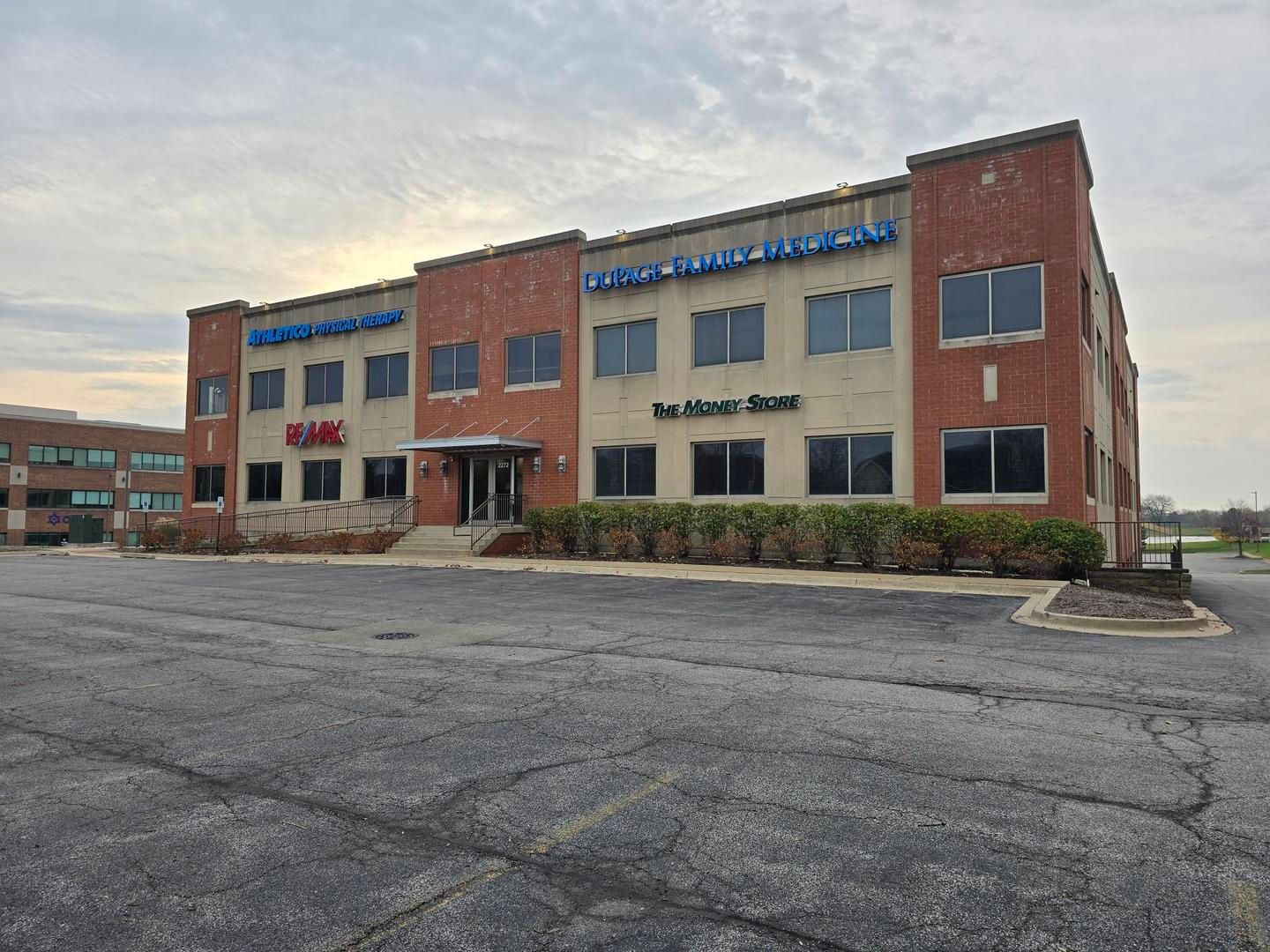 2272 95th Street #310 — Naperville, IL 60564