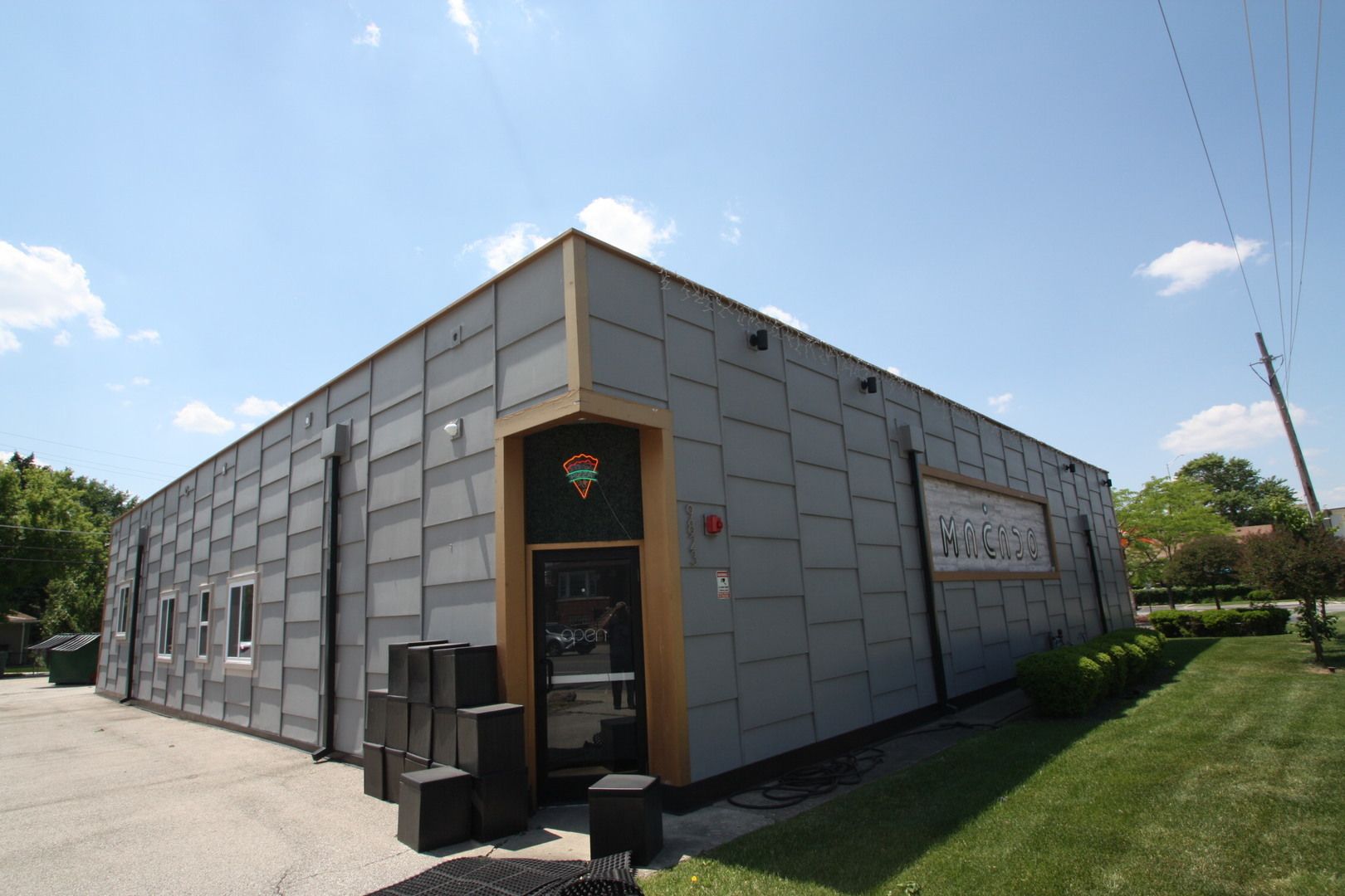 9823 Lawrence Avenue — Schiller Park, IL 60176
