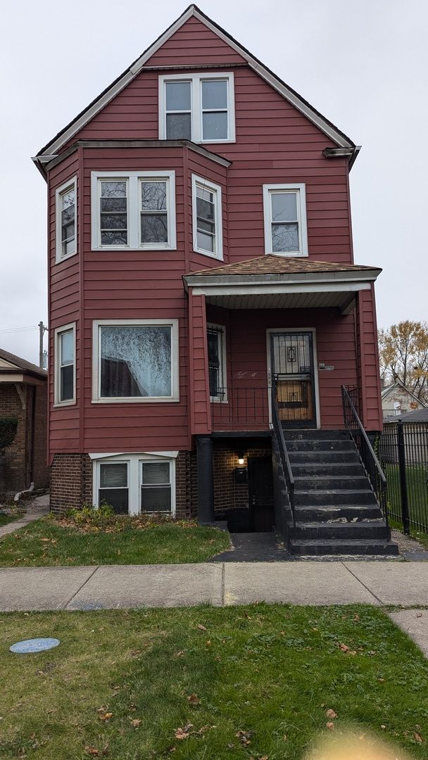 8112 Exchange Avenue — Chicago, IL 60617