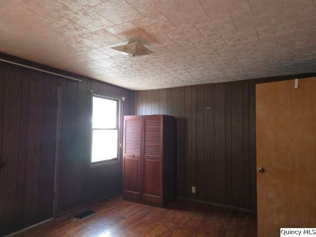 81 W 3rd Street, Dallas City, IL 62330