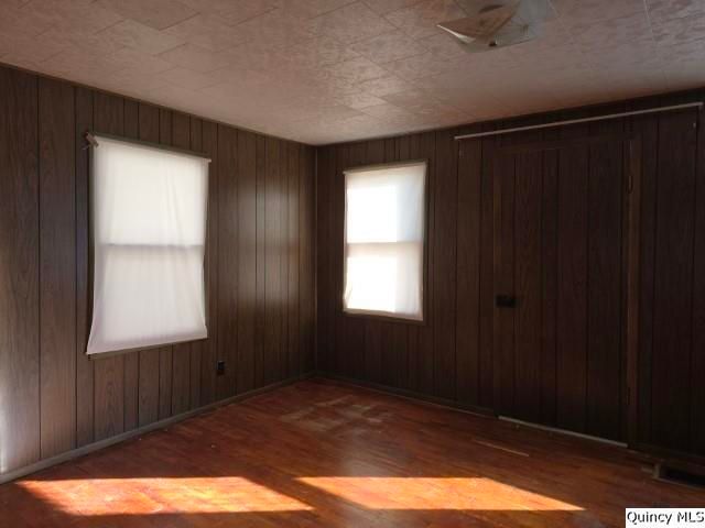 81 W 3rd Street, Dallas City, IL 62330