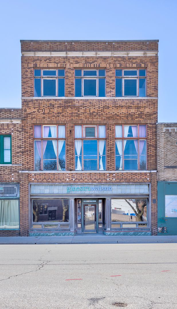 907 E State Street — Rockford, IL 61104