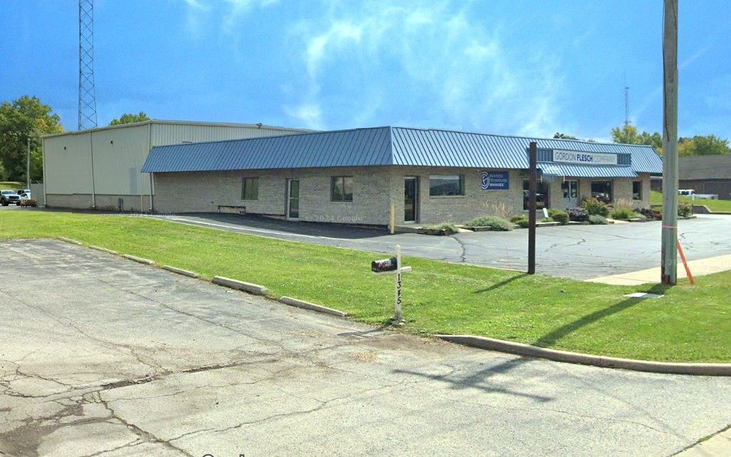 1375 S Eastwood Drive — Woodstock, IL 60098