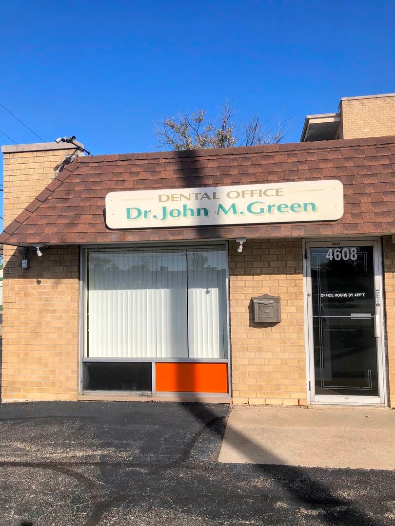 4608 W 103rd Street — Oak Lawn, IL 60453