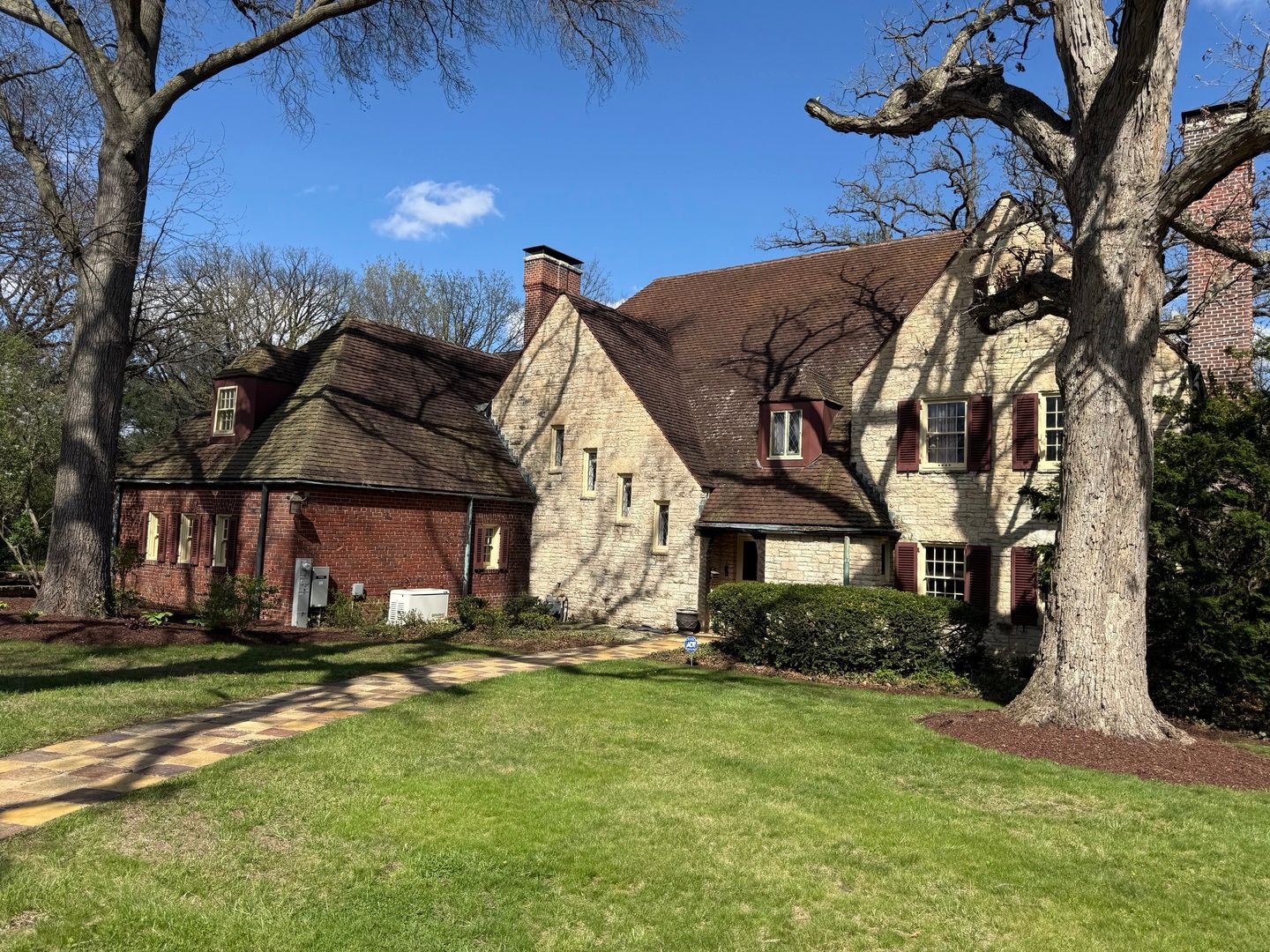 2221 Twin Oak Road — Peru, IL 61354