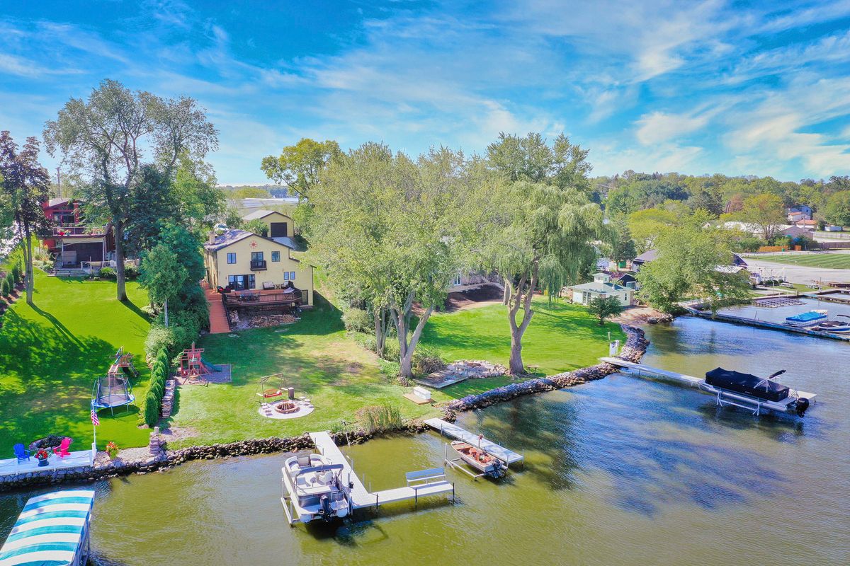 520 Bald Knob Road, Johnsburg, IL 60051