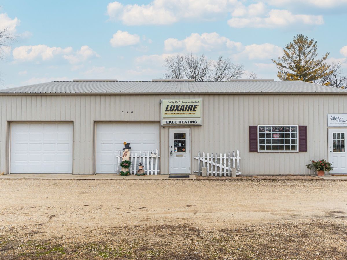 250 Lincoln Highway, Waterman, IL 60556