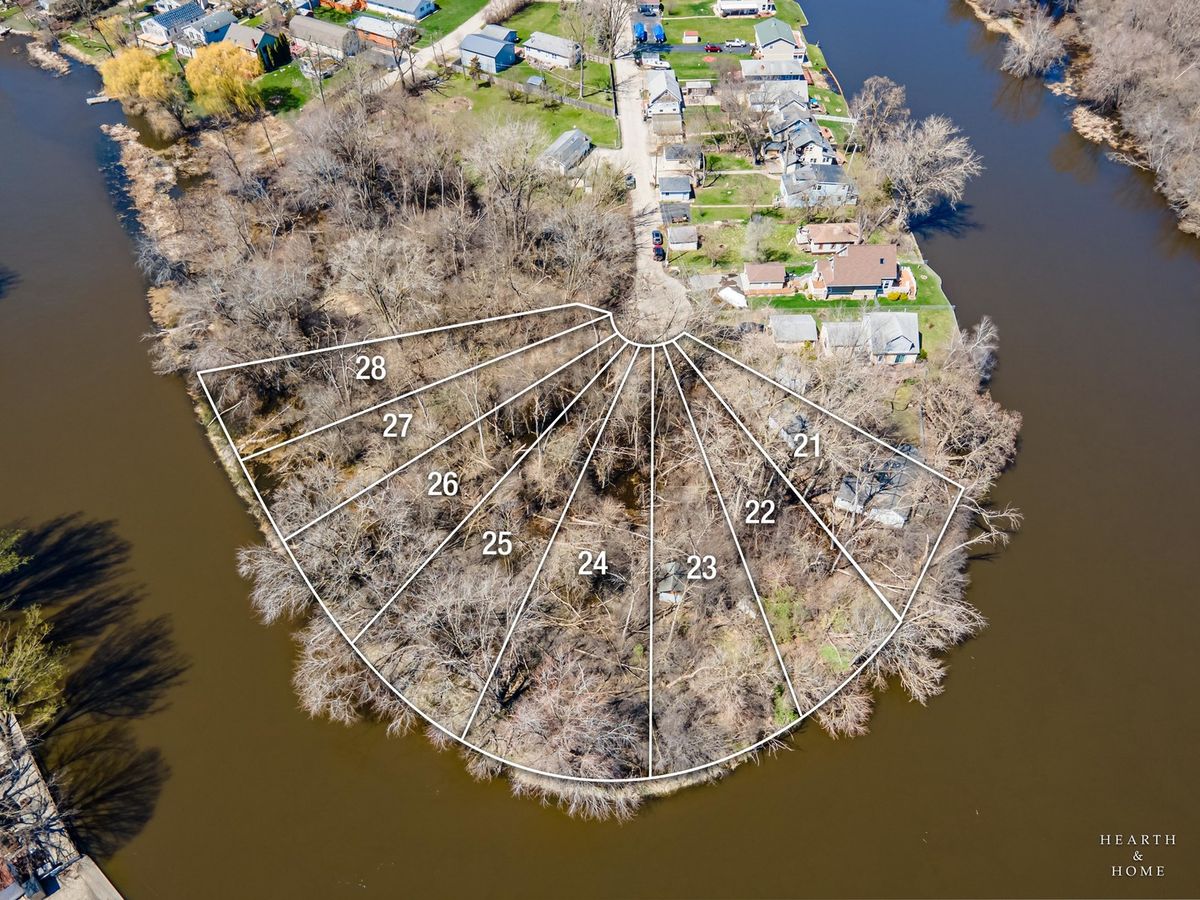 42489 Forest Lane, Antioch, IL 60002