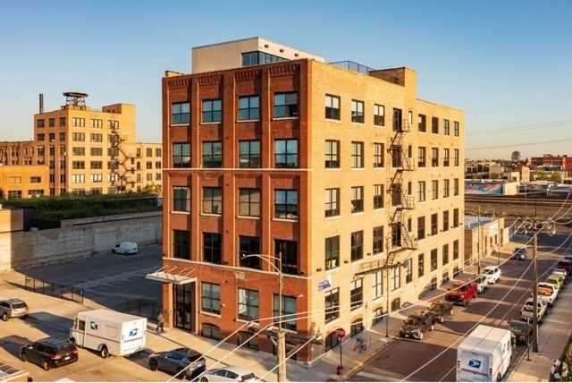 1500 W Carroll Avenue #LOWERLEVEL — Chicago, IL 60607