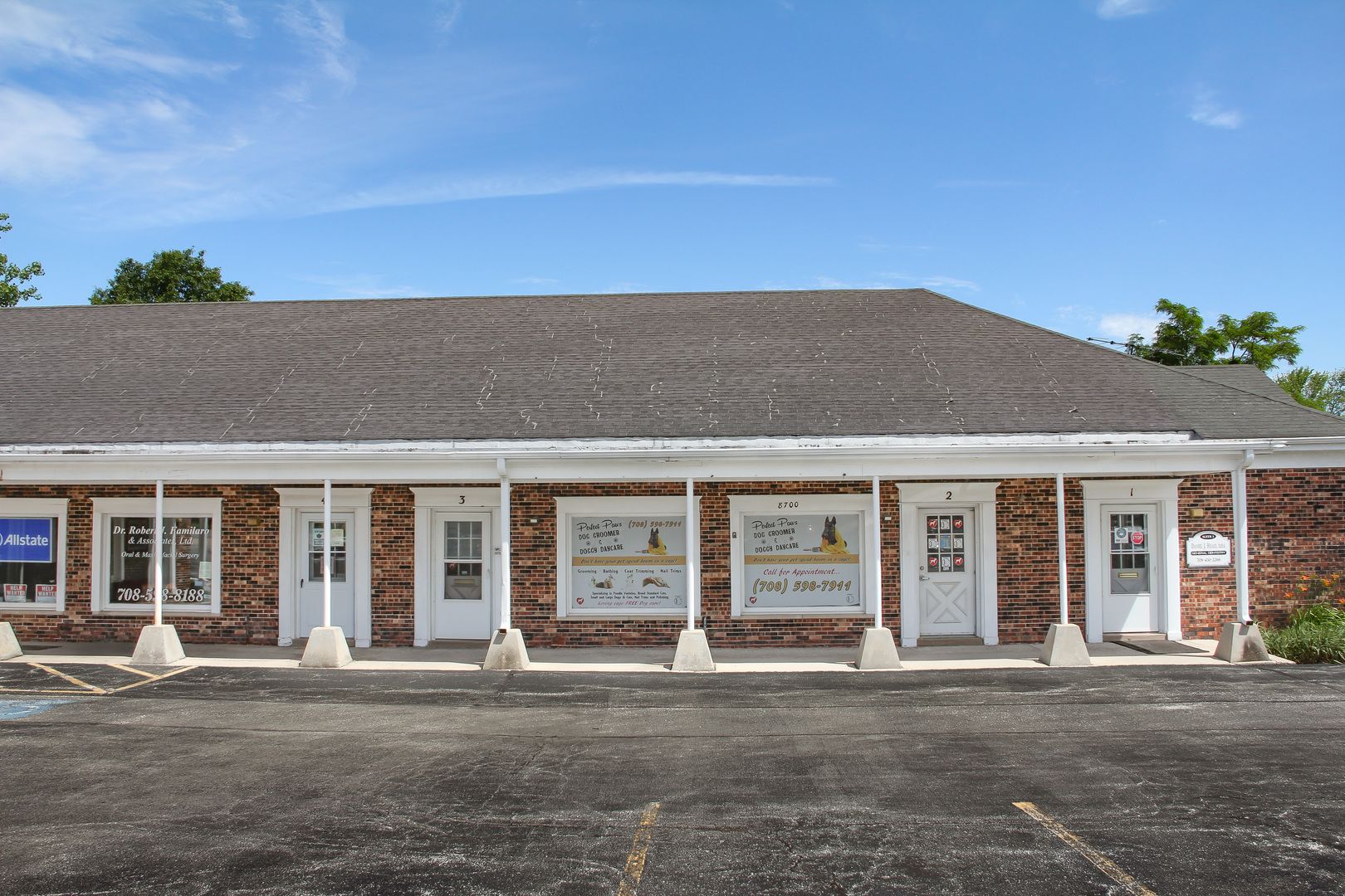 8700 W 95TH Street — Hickory Hills, IL 60457