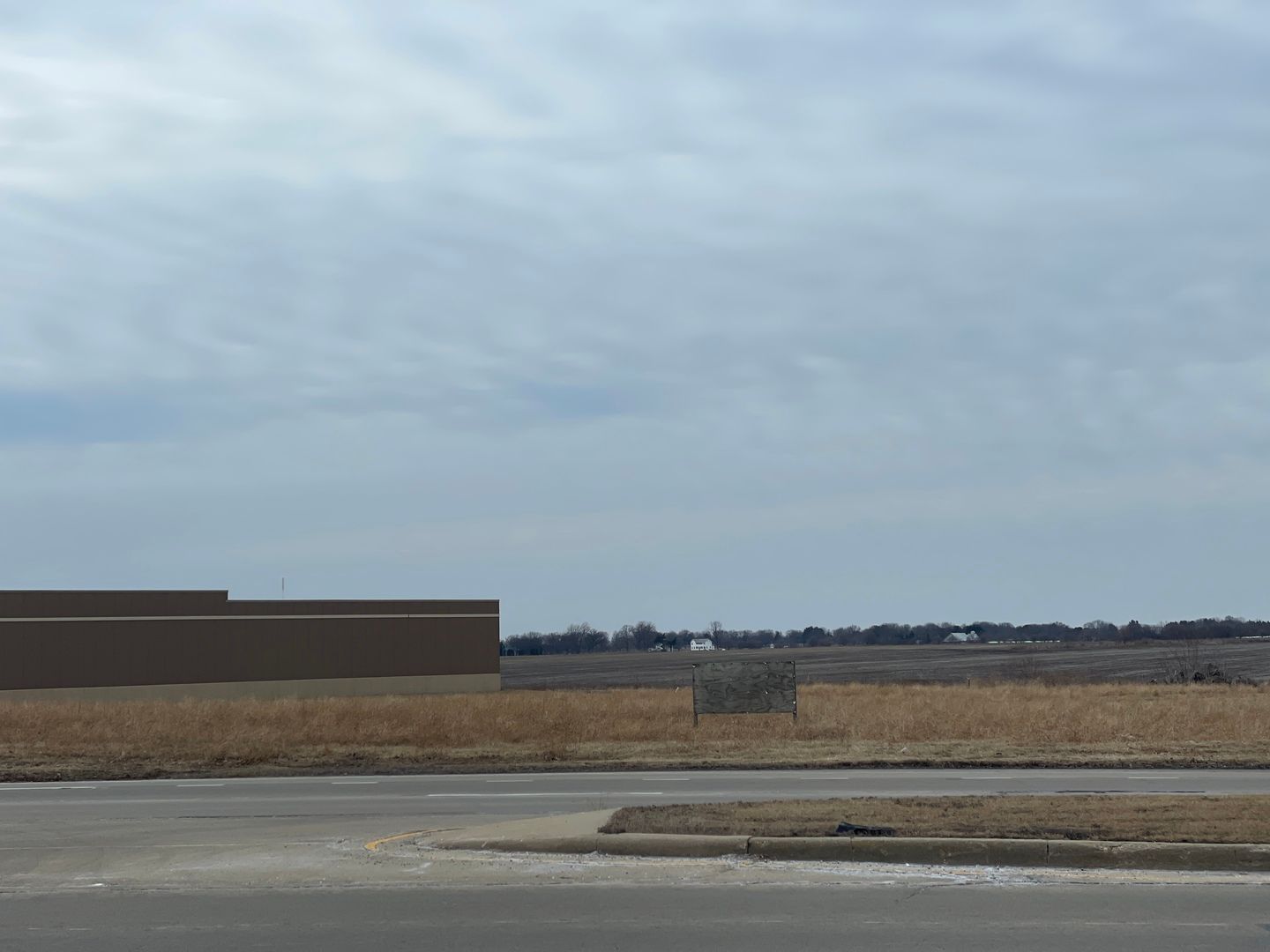 0 E Lincolnway — Sterling, IL 61081