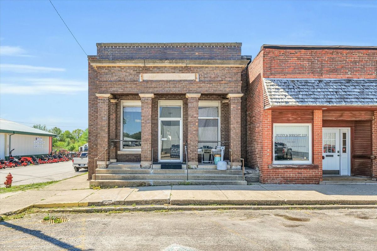 121 S East Avenue, Ogden, IL 61859