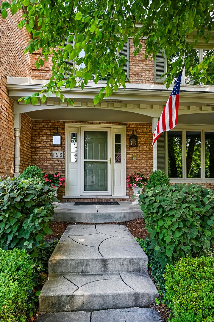 11516 Burr Oak Lane, Burr Ridge, IL 60527