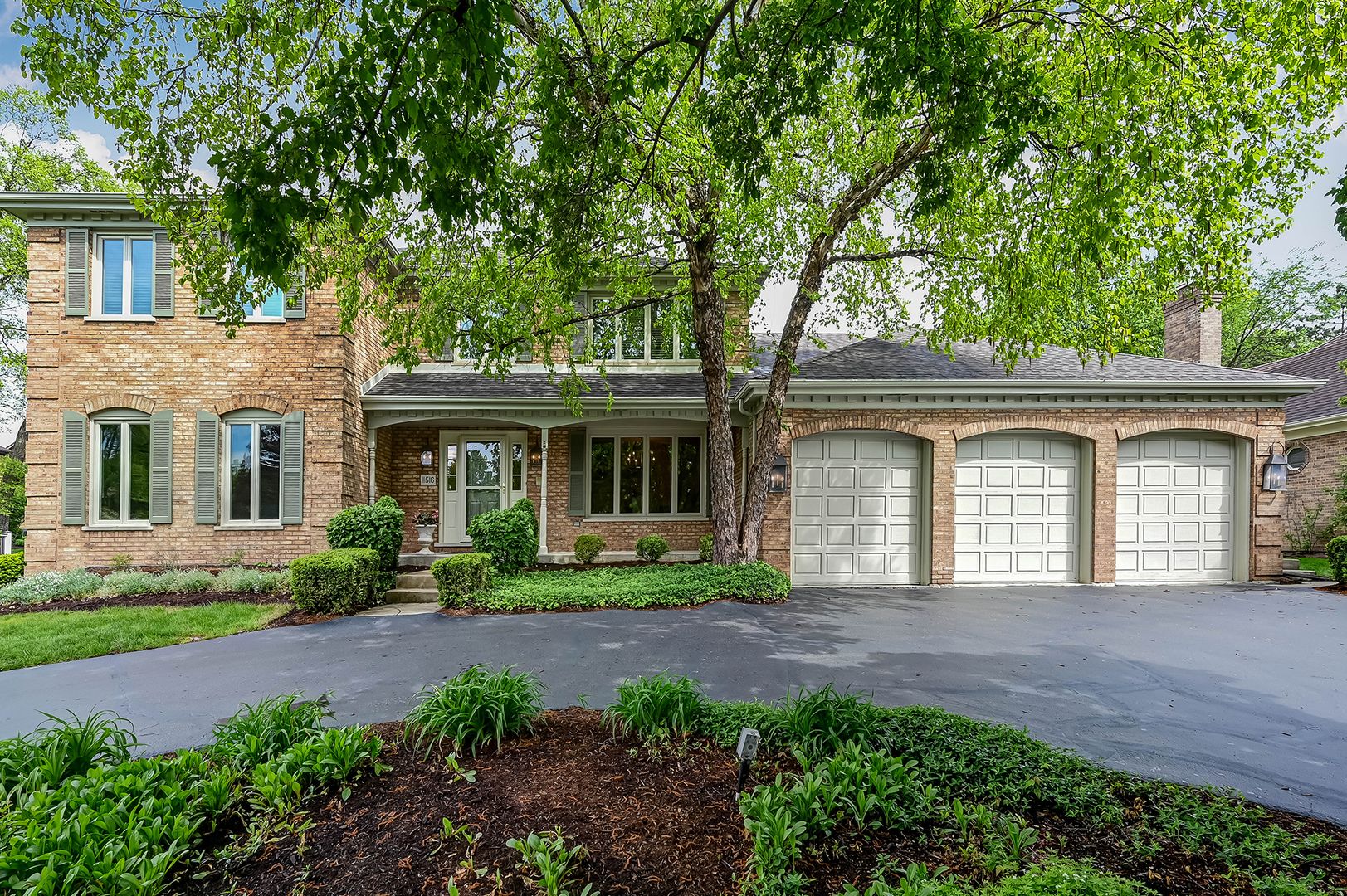 11516 Burr Oak Lane — Burr Ridge, IL 60527