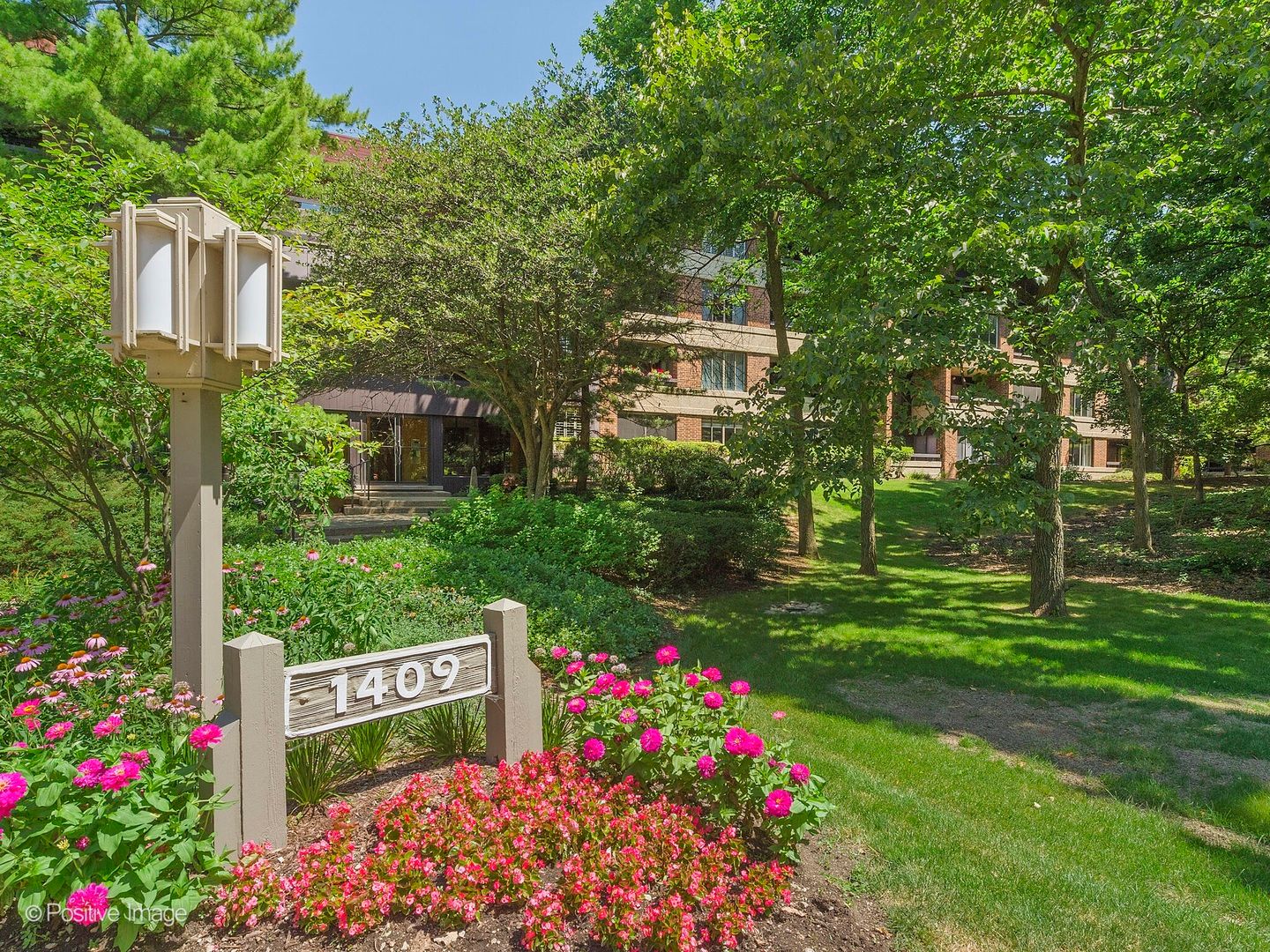 1409 Burr Oak Road #112A — Hinsdale, IL 60521