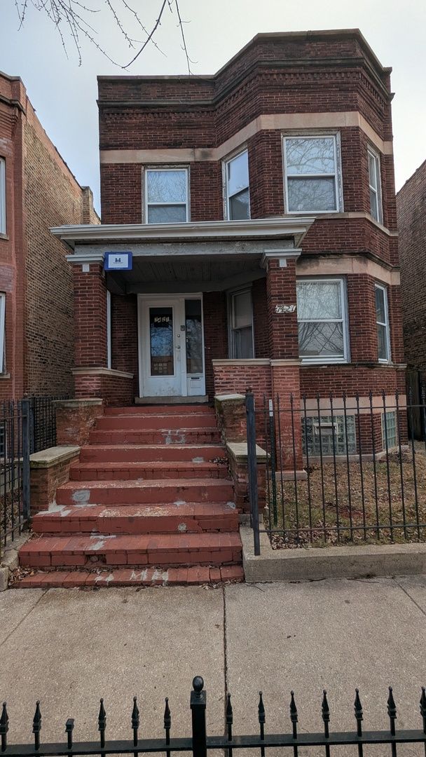 7421 S Dante Avenue — Chicago, IL 60619