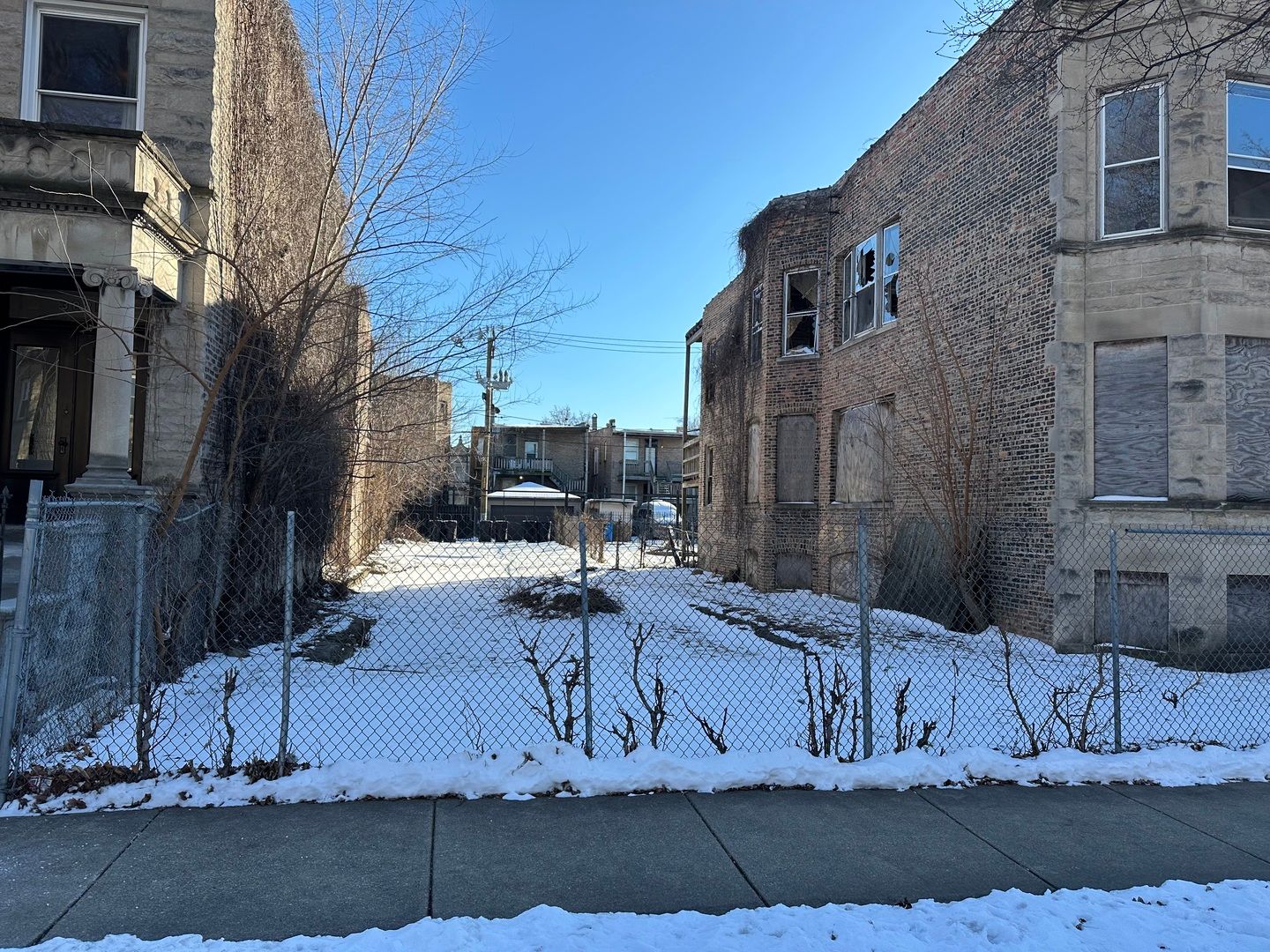 3823 W Gladys Avenue — Chicago, IL 60624