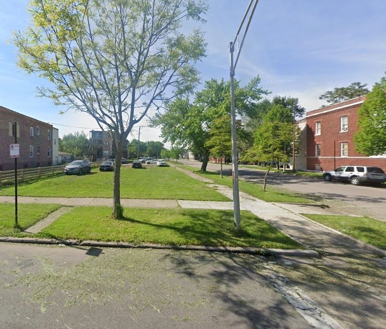 3855 W Gladys Avenue — Chicago, IL 60624