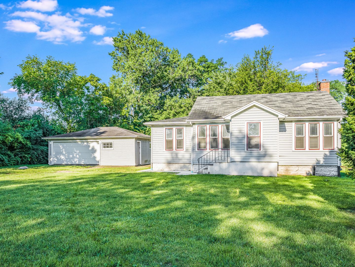 1111 Sherman Avenue — Naperville, IL 60563