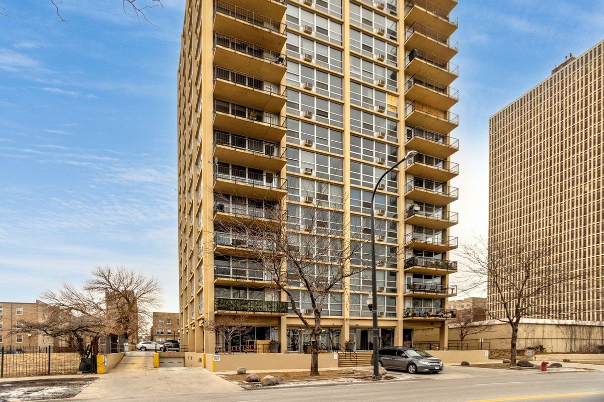 6730 South Shore Drive, Chicago, IL 60649