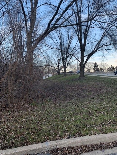 636 E 4th Avenue — Naperville, IL 60540
