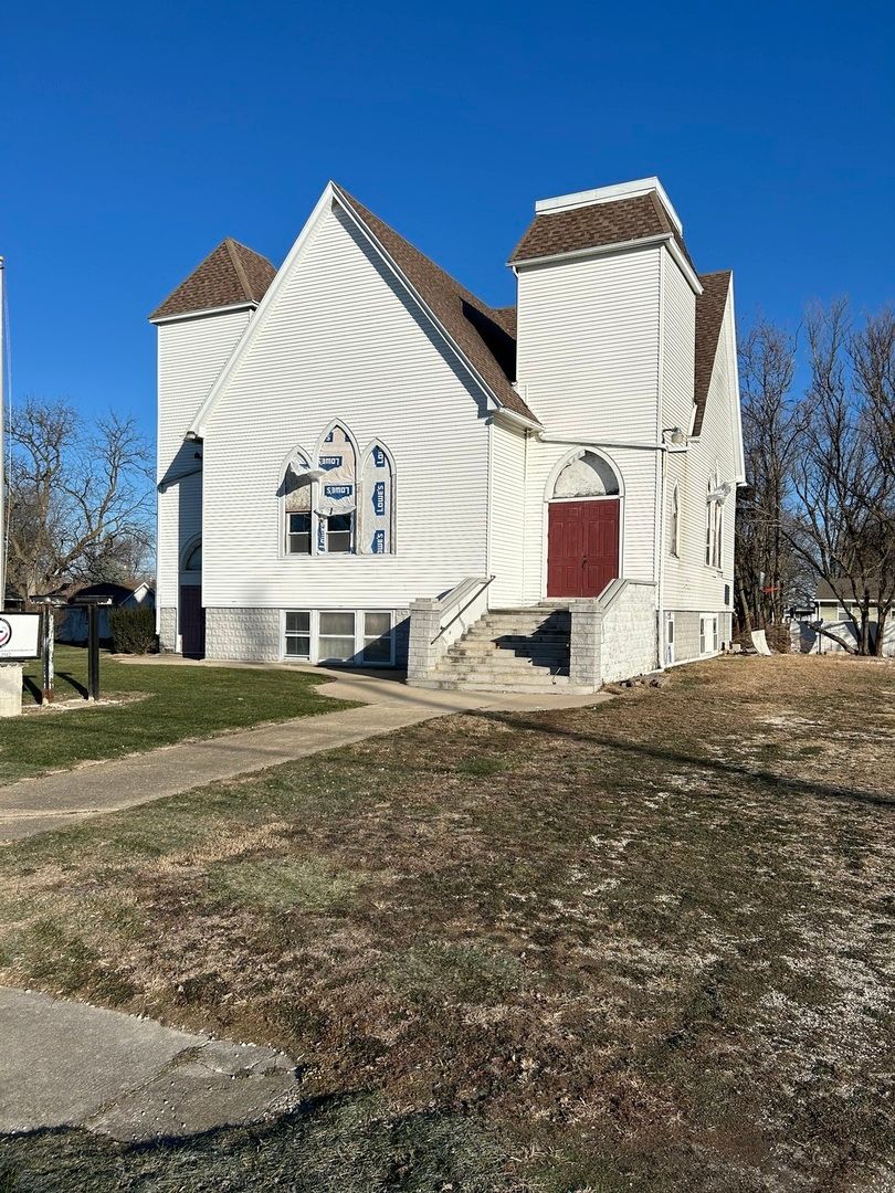 175 3rd Avenue — Clifton, IL 60927