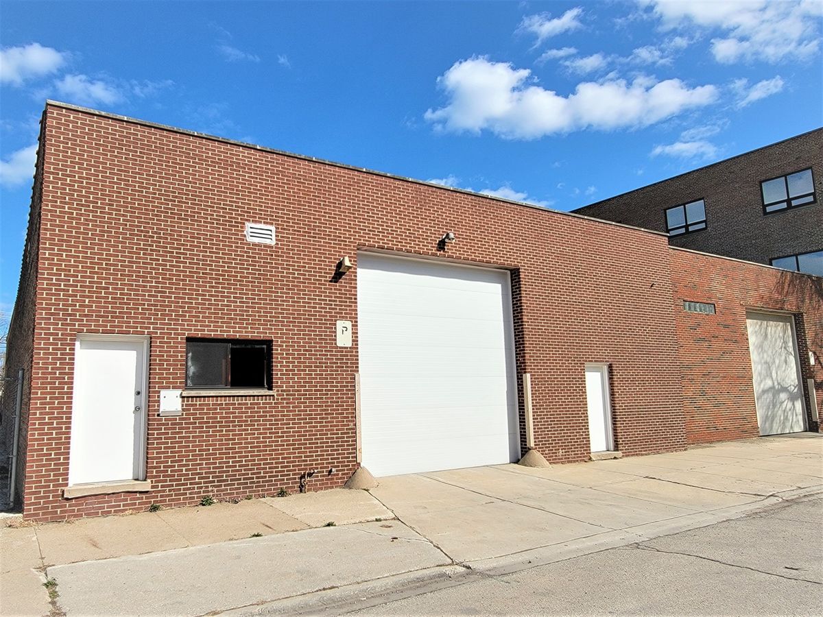 3241 Shields Avenue, Chicago, IL 60616