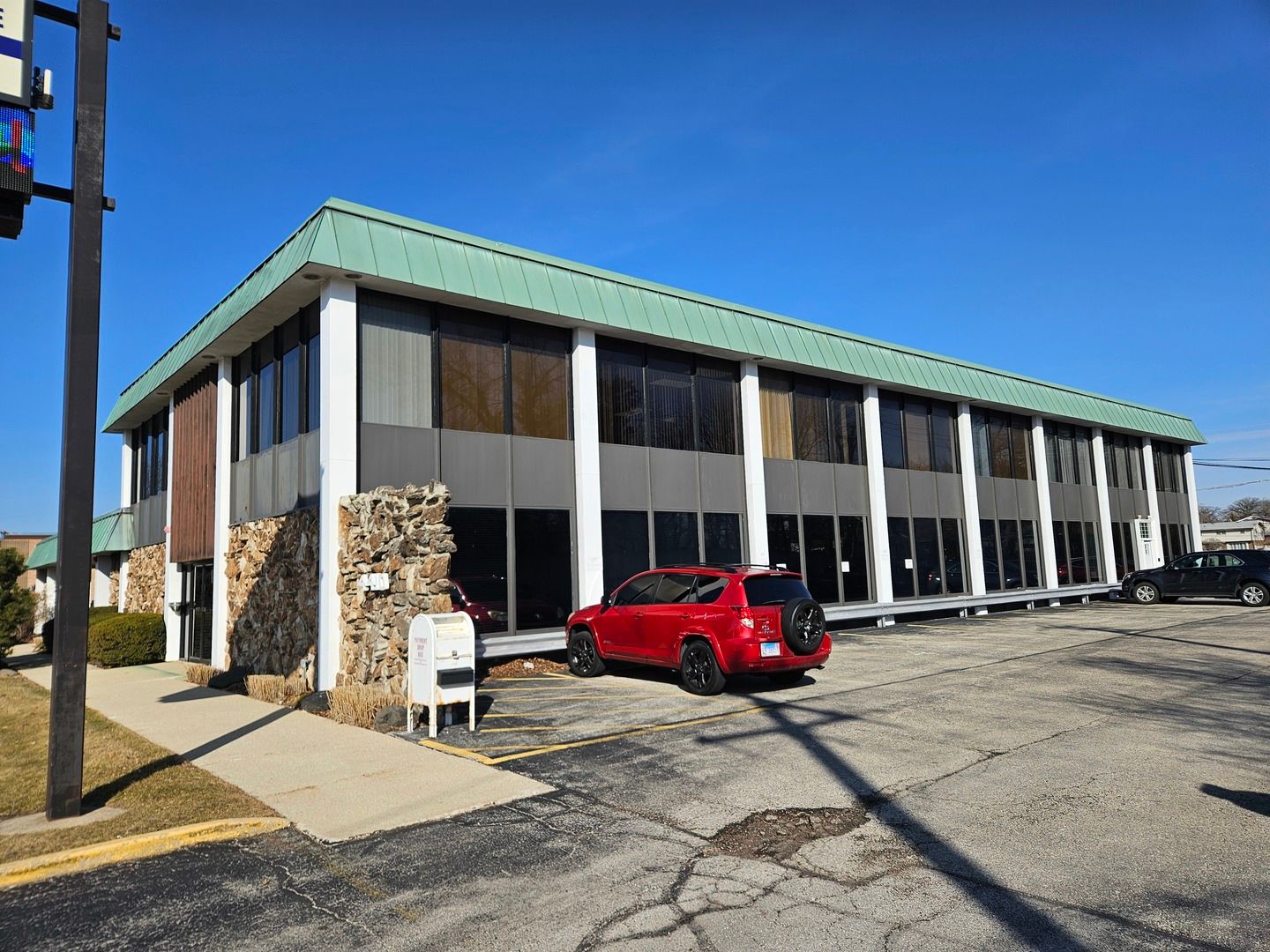 4410 Roosevelt Road #215 — Hillside, IL 60162