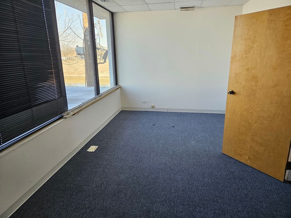 4410 Roosevelt Road #213, Hillside, IL 60162
